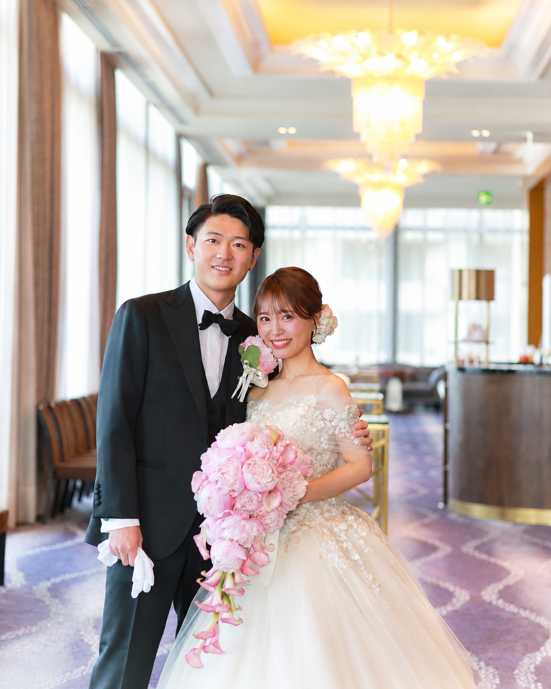 ブライダル美容整体の花嫁様 — ブーケと新郎新婦｜Alignment TOKYO