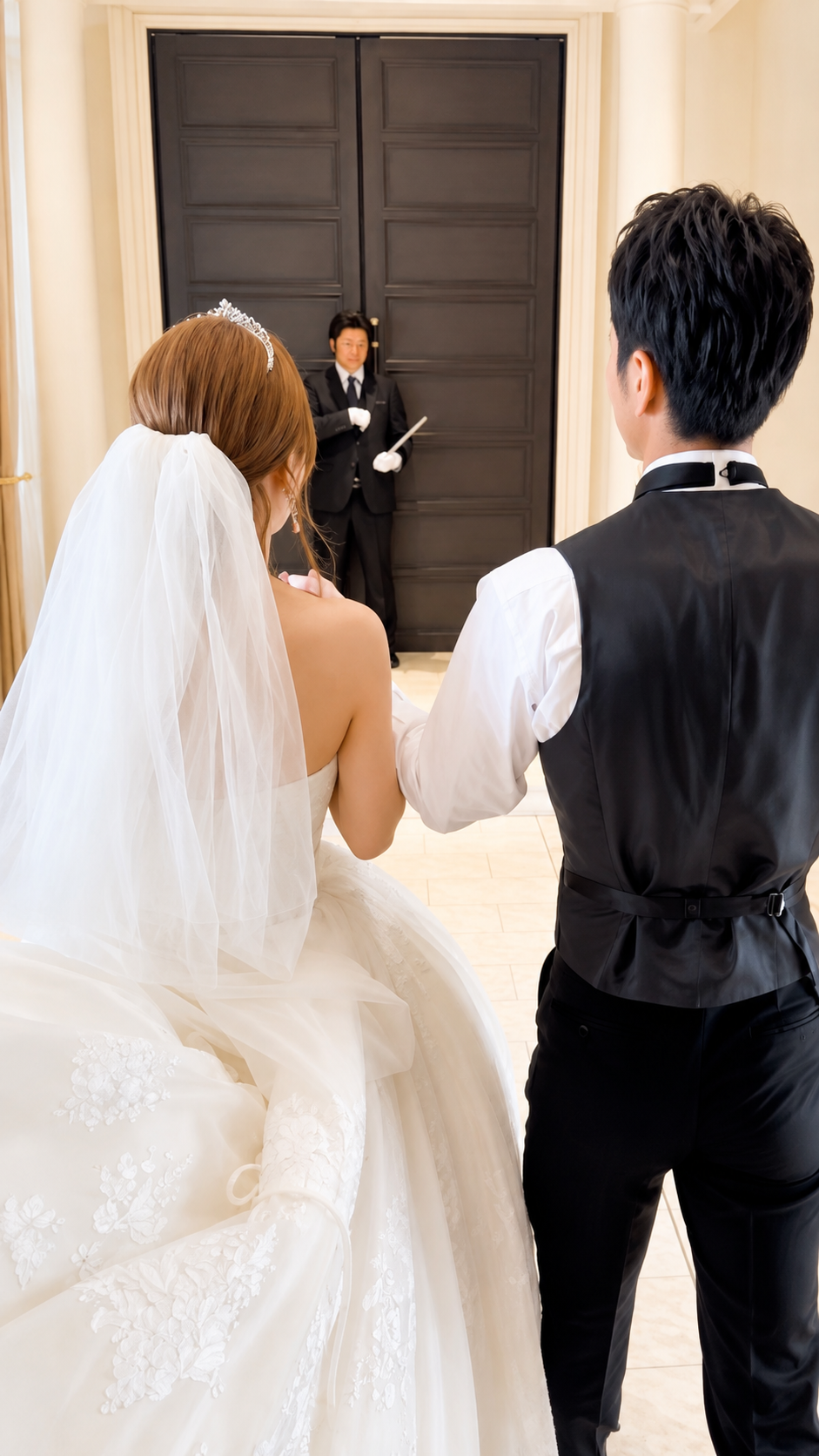 ブライダル美容整体の花嫁様 — 入場前の後ろ姿｜Alignment TOKYO